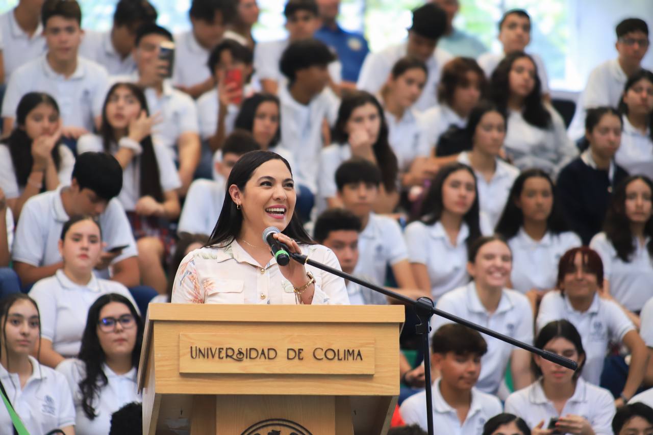 Gobernadora Realizar Entrega De Laptops Gratuitas A Estudiantes De