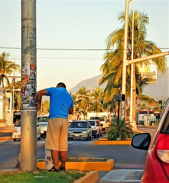 El Ayuntamiento elimina la contaminación visual en espacios públicos de Manzanillo