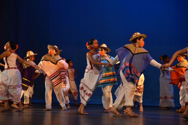 Reconoce Gobernadora a integrantes del Ballet Folklórico que representó a Colima en desfile del 20 de noviembre en CDMX