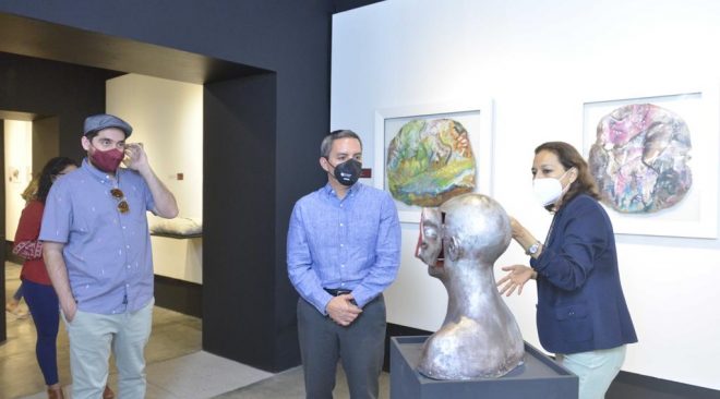 Visita rector obras que expone el Museo del Paso por su décimo aniversario