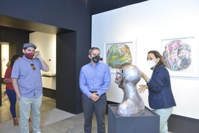 Visita rector obras que expone el Museo del Paso por su décimo aniversario