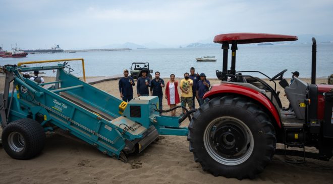 Compra Ayuntamiento de Manzanillo nueva barredora que mantendrá las playas limpias