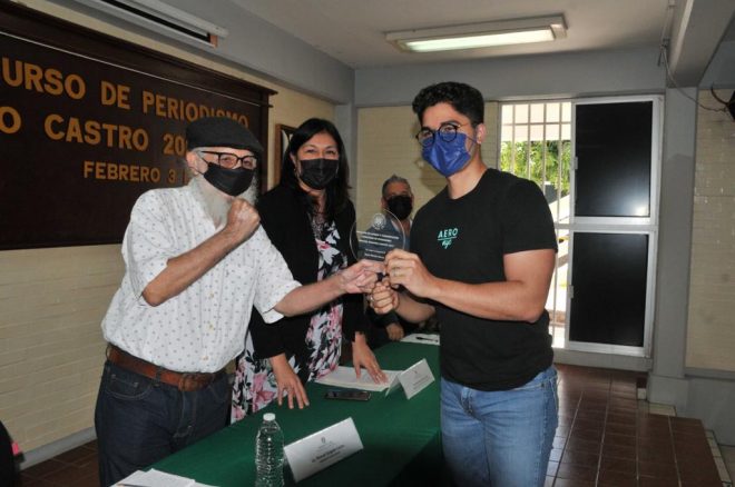 Premian a ganadores del concurso de periodismo “Manuel Delgado Castro”