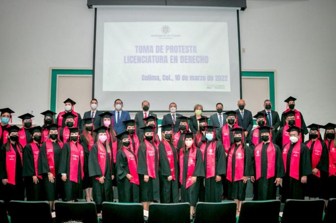 Titula UdeC a 32 profesionistas en Derecho, mediante diplomado
