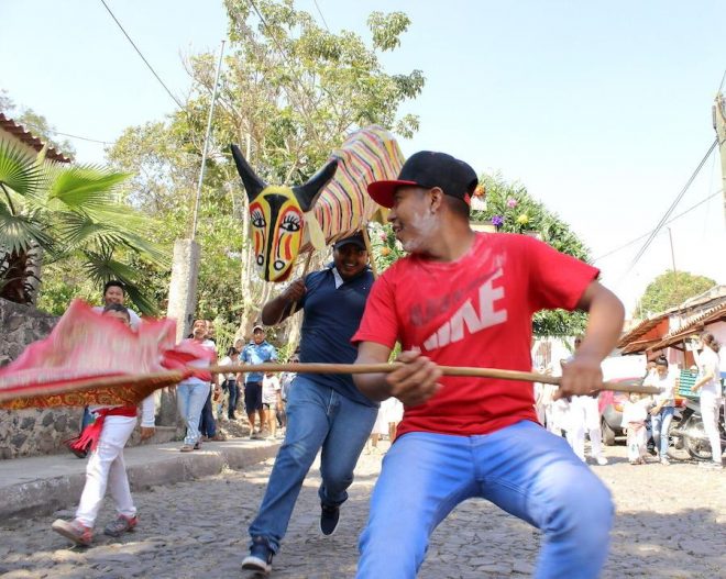 Colabora UdeC con preservación del Carnaval de los Paspaques, en Suchitlán