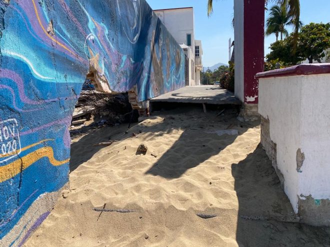 Destruidos los miradores de Las Brisas en Manzanillo