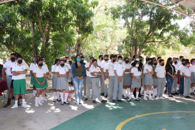 Regresan a clases más de 125 mil estudiantes de Educación Básica en Colima