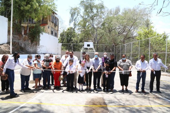 Ayuntamiento de Colima les cumple a vecinos con espacios deportivos rehabilitados