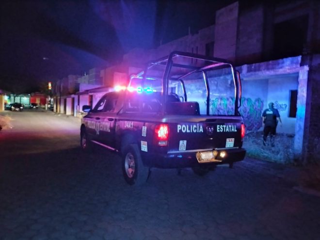 Policía Estatal de Colima arrestó a joven con armas de fuego y dinero en efectivo