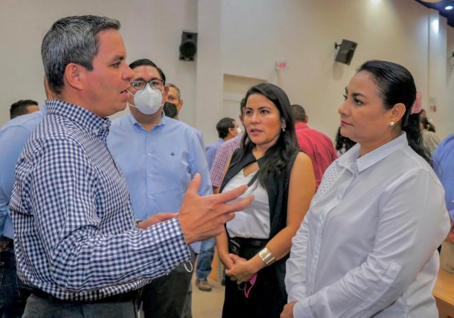 Formalizan colaboración UdeC y el Ayuntamiento de Manzanillo
