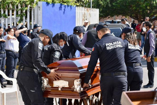 Autoridades y policías de la Villa rinden homenaje al Agente Brizuela