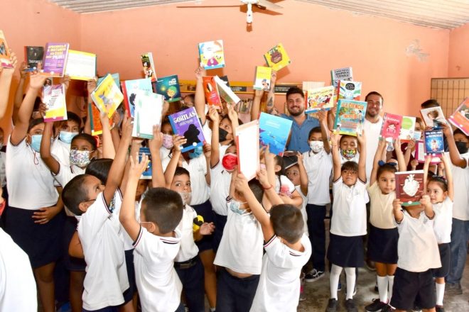 Inicia entrega de 15 mil libros con Plan de Fomento a la Lectura del Gobierno de Colima