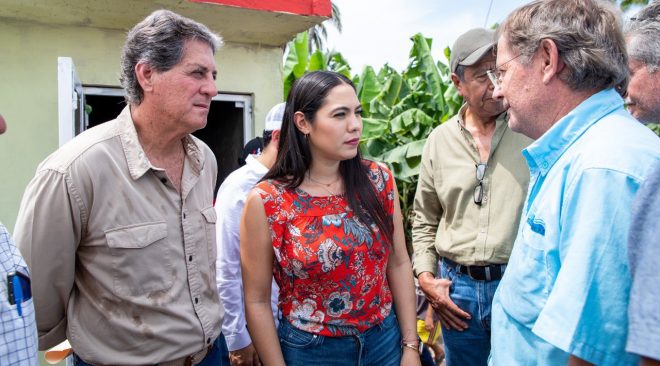 Gobernadora entregó apoyos para tecnificación en distrito de riego en Tecuanillo