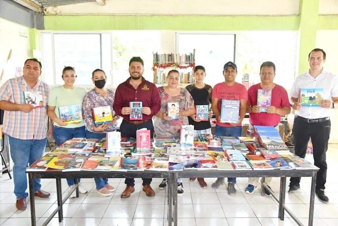 Subsecretaría de Cultura entrega casi 1,500 libros a seis bibliotecas de Tecomán