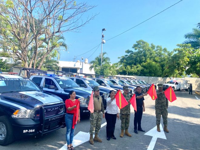 Griselda Martínez entregó 13 nuevas unidades para fortalecer la seguridad pública de Manzanillo