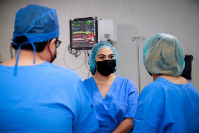 Con #OperaciónSaludColima realizan 5 cirugías gratuitas para colocar prótesis de rodillas, durante agosto en Tecomán y Manzanillo
