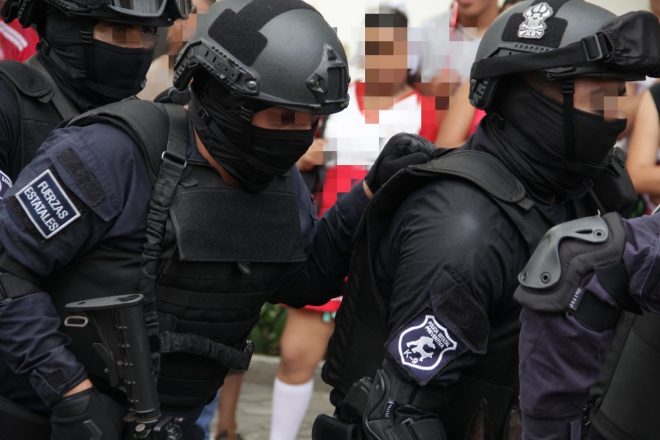 En el centro histórico de Colima, Policía Estatal capturó a un sujeto con más de 170 envoltorios de droga