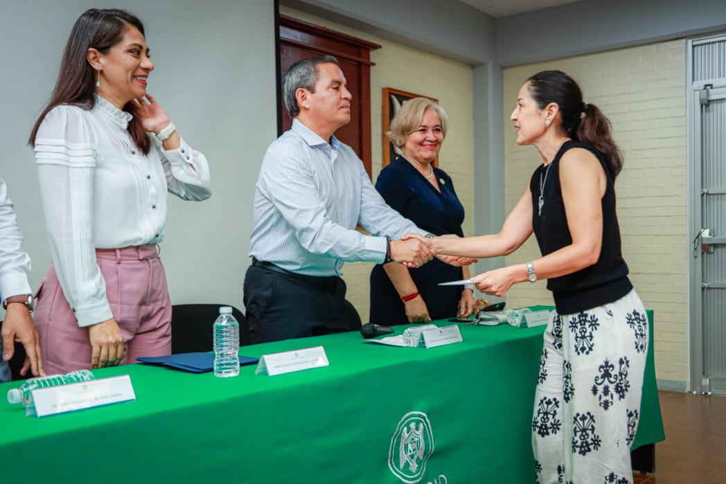 Colima Letras Ana Josefina Cuevas, nueva directora de la Facultad de Letras y ...