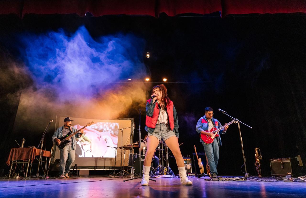 Realiza tributo a la música de los 80, grupo Cronos 432, en el Pablo Silva