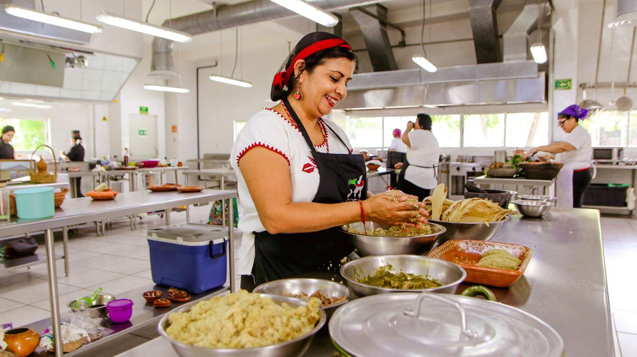 Apoya UdeC certificación oficial del colectivo Mujeres de Fuego
