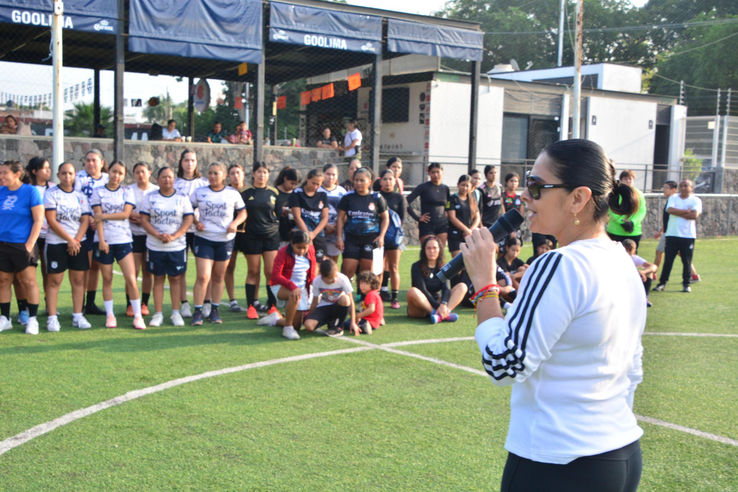Impulsa Riult Rivera el deporte y la convivencia con torneo ‘Mujeres que Brillan’