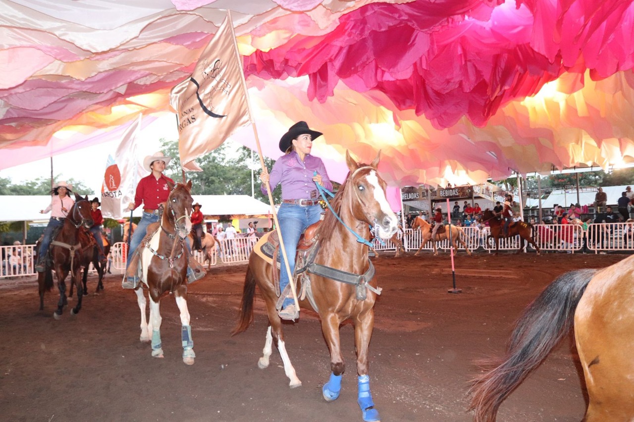 Arrancó la fiesta del Rodeo en el Teatro del Caballo de la Feria de Colima
