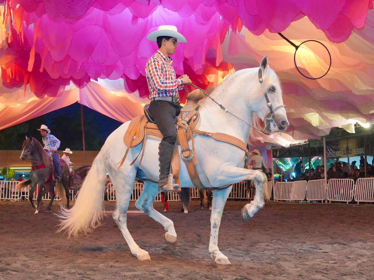 Corceles Iberos y Costa Rica engalanan el Teatro del Caballo en la Feria de Colima