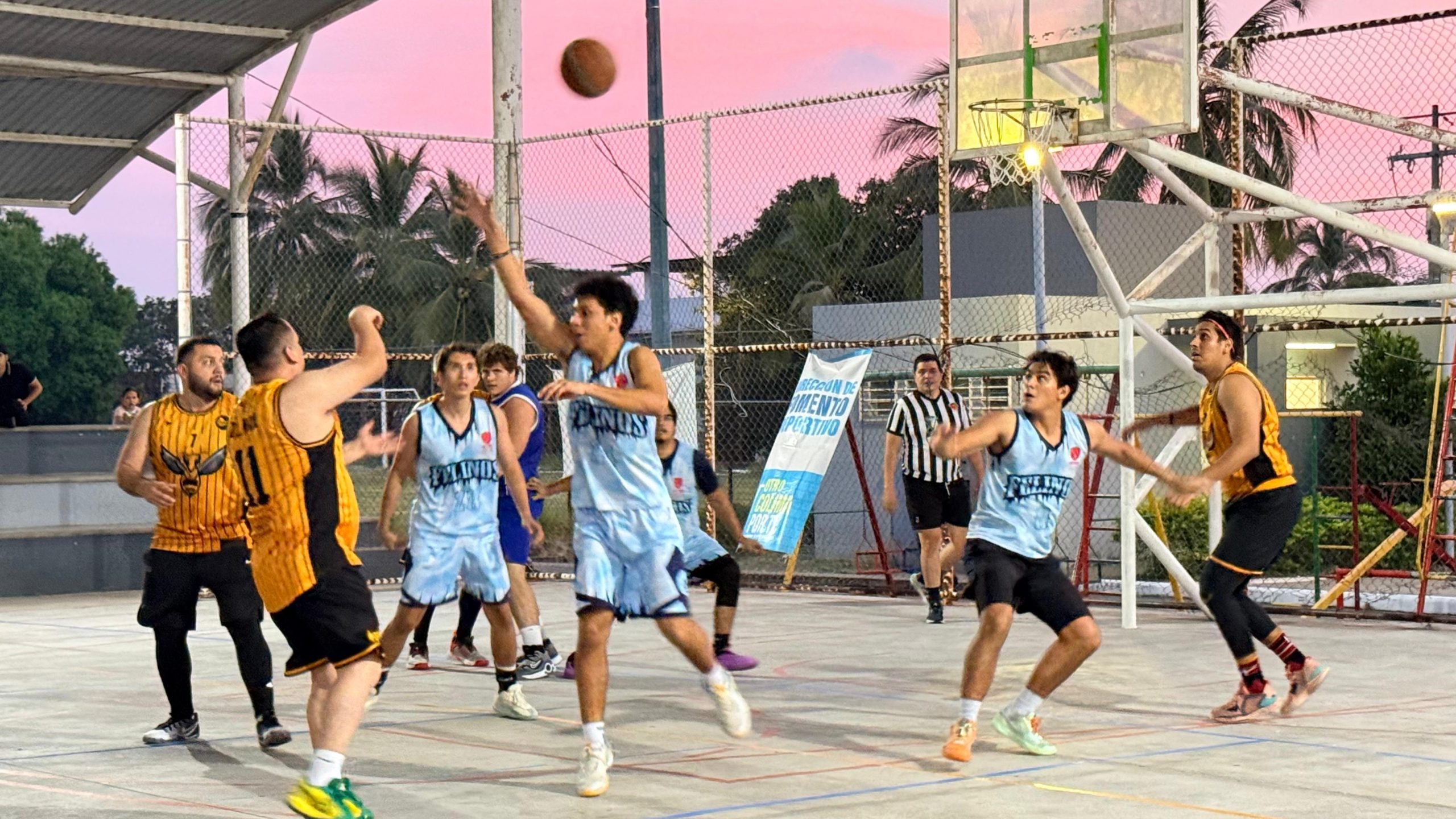 Abejorros se corona campeón de la Liga Municipal Sabatina de Básquetbol en Colima