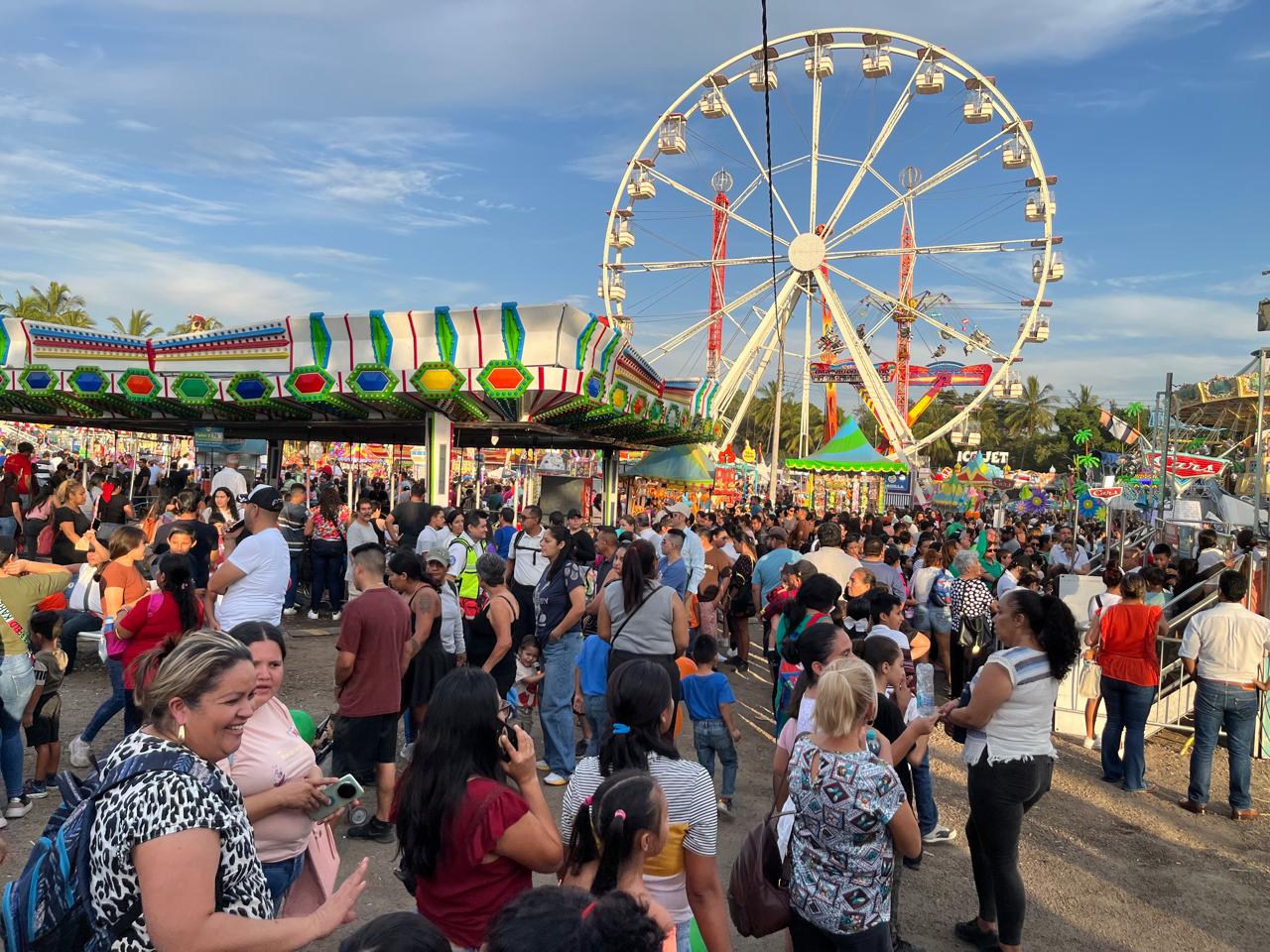 Feria de Colima 2025 continúa este miércoles con diversión, música y talento local