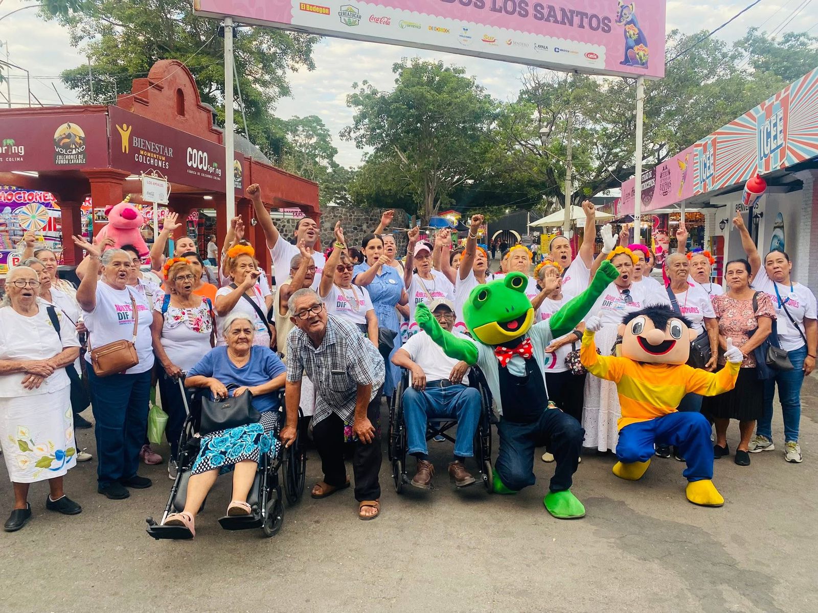 Las y los Abuelitos de Colima Capital viven una tarde llena de alegría en la Feria de Todos los Santos 2025