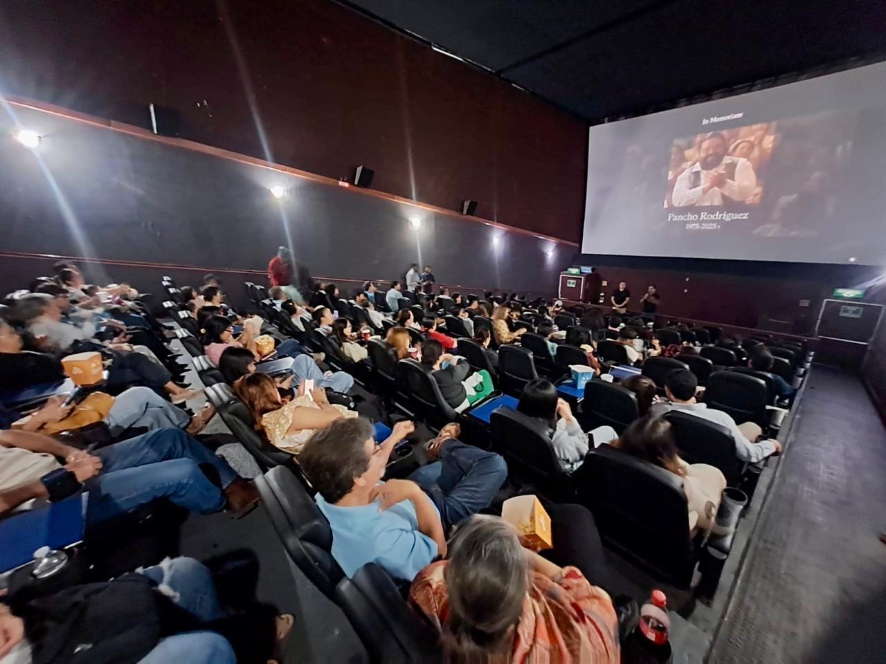 Proyectan funciones con causa de “Un mexicano en la luna”