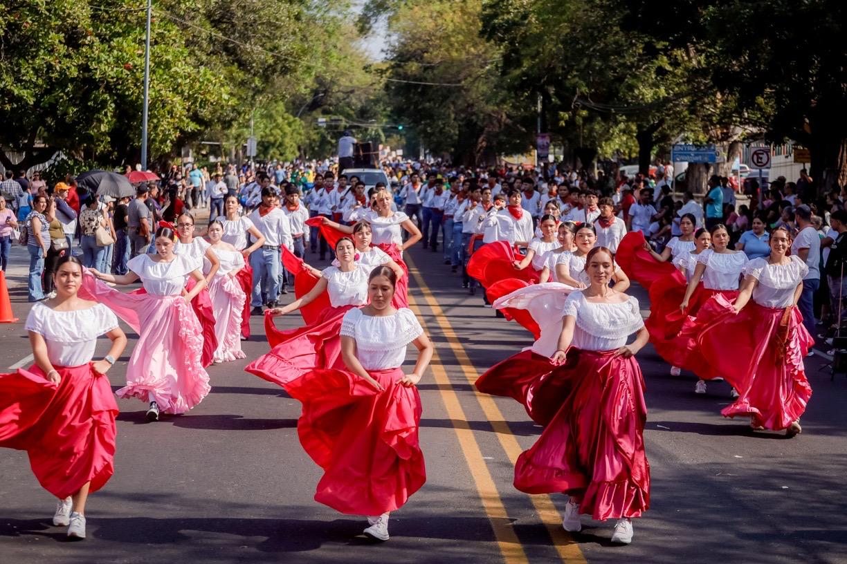 UdeC, con el contingente más numeroso del desfile deportivo por el 115 aniversario de la Revolución Mexicana
