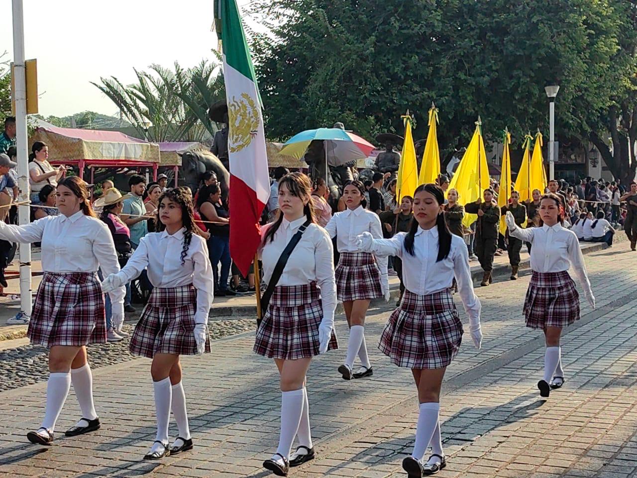 Participa UdeC con un nutrido contingente en el desfile por el 115 aniversario de la Revolución Mexicana