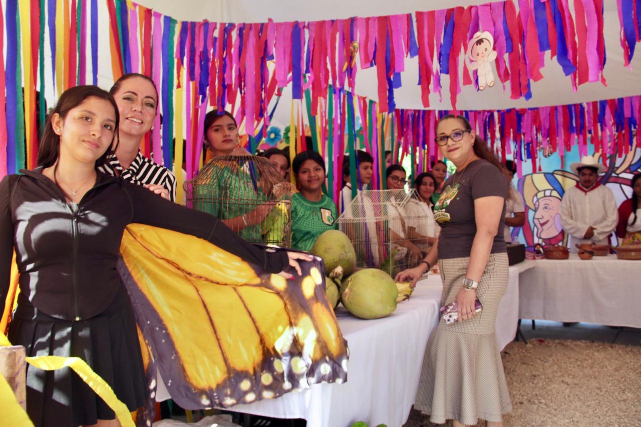 Bachilleres de Cerro de Ortega integran a familias y comunidad, en feria intercultural