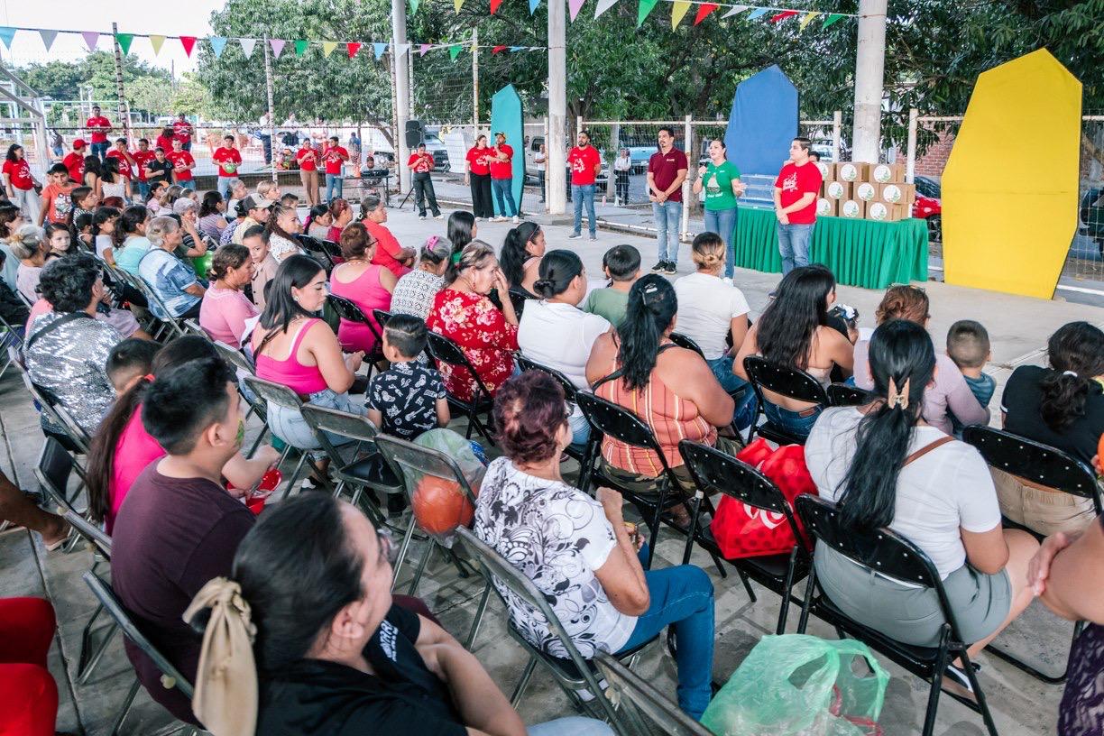Universidad de Colima celebra la posada “Navidad UdeC 2025” en el CEDECO de Mirador de la Cumbre II