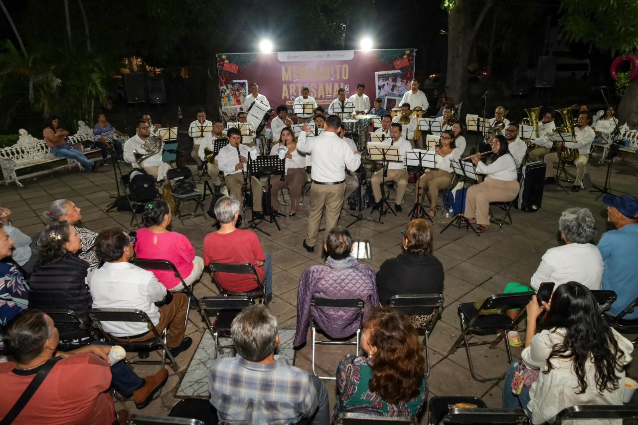 Subsecretaría de Cultura realiza Mercadito Artesanal 2025 en el Centro Histórico de Colima