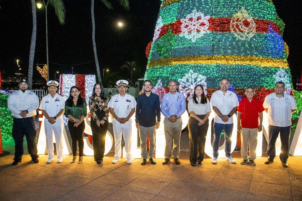 La UdeC participa en el Encendido del Árbol 2025 de ASIPONA Manzanillo