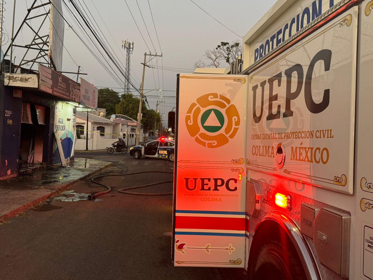 Cuerpos de emergencia atienden 35 accidentes viales y 21 incendios en el estado de Colima