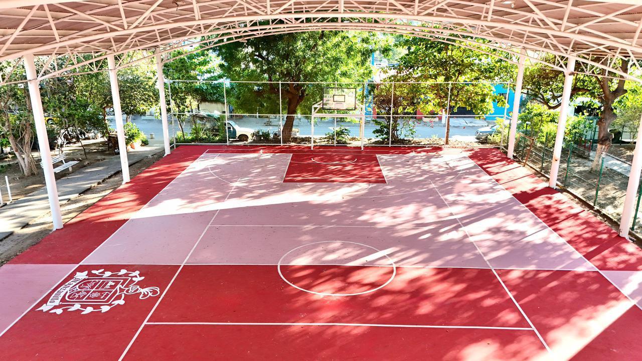 Inaugura Rosi Bayardo rehabilitación de cancha deportiva en Vista del Mar