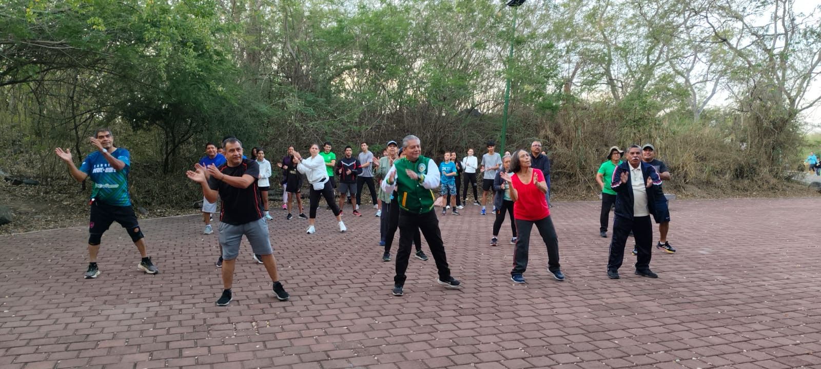 Realizan Jubilados y Pensionados de la UdeC la Primera Caminata Saludable, en La Campana