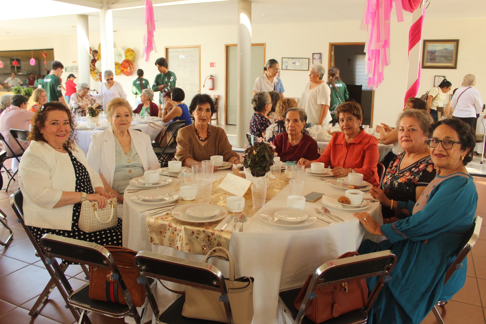 IAP celebra con desayuno altruista sus 34 años de servicio a mujeres adultas mayores