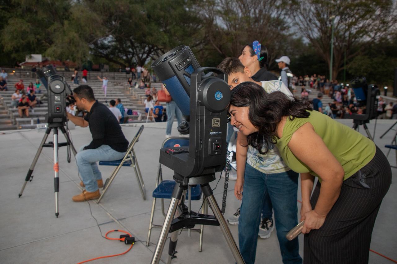 Más de 600 colimenses disfrutaron una noche astronómica en ‘La Campana’, con apoyo de Cecytcol y Subsectur