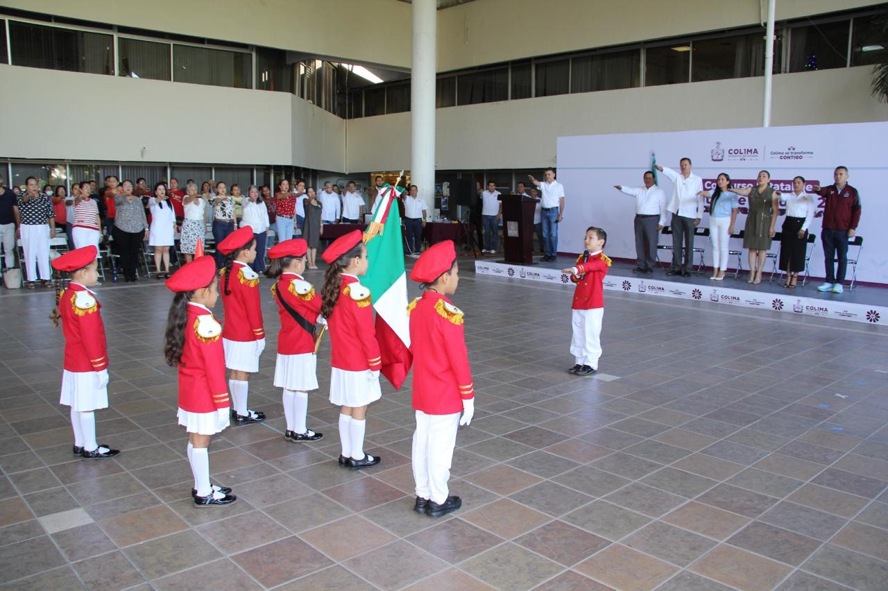 Se lucen preescolares en exhibición de Escoltas de Bandera, en la Secretaría de Educación Colima