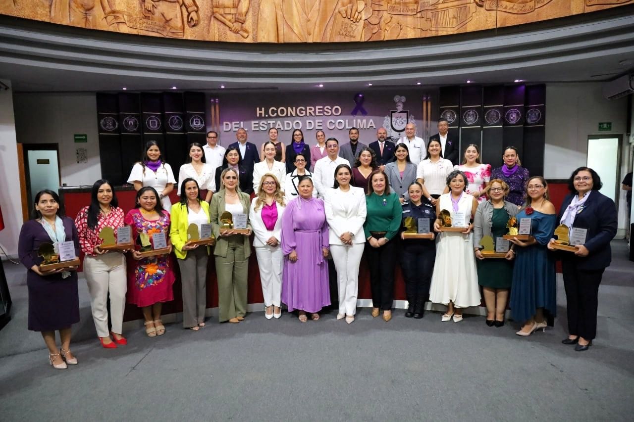 Reconoce H. Congreso del Estado trayectoria de 5 universitarias, 4 con presea y una mención honorífica