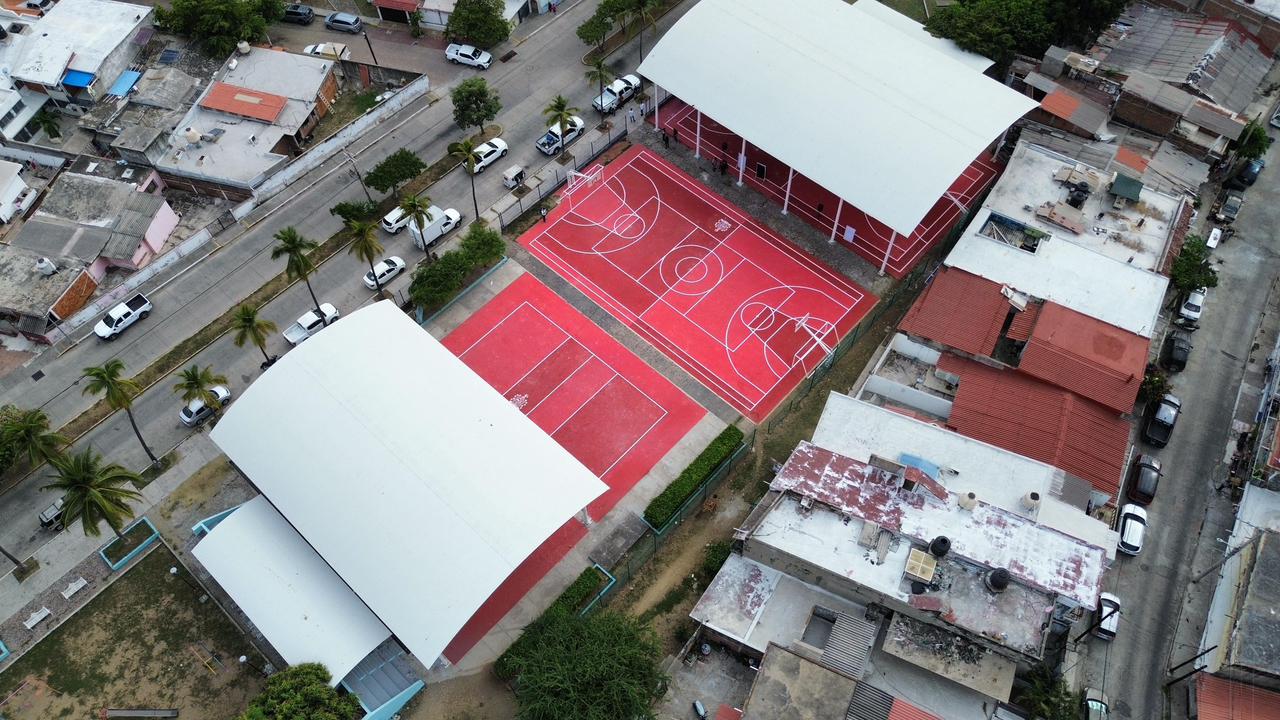 Gobierno de Rosi Bayardo recupera 20 canchas deportivas en Manzanillo