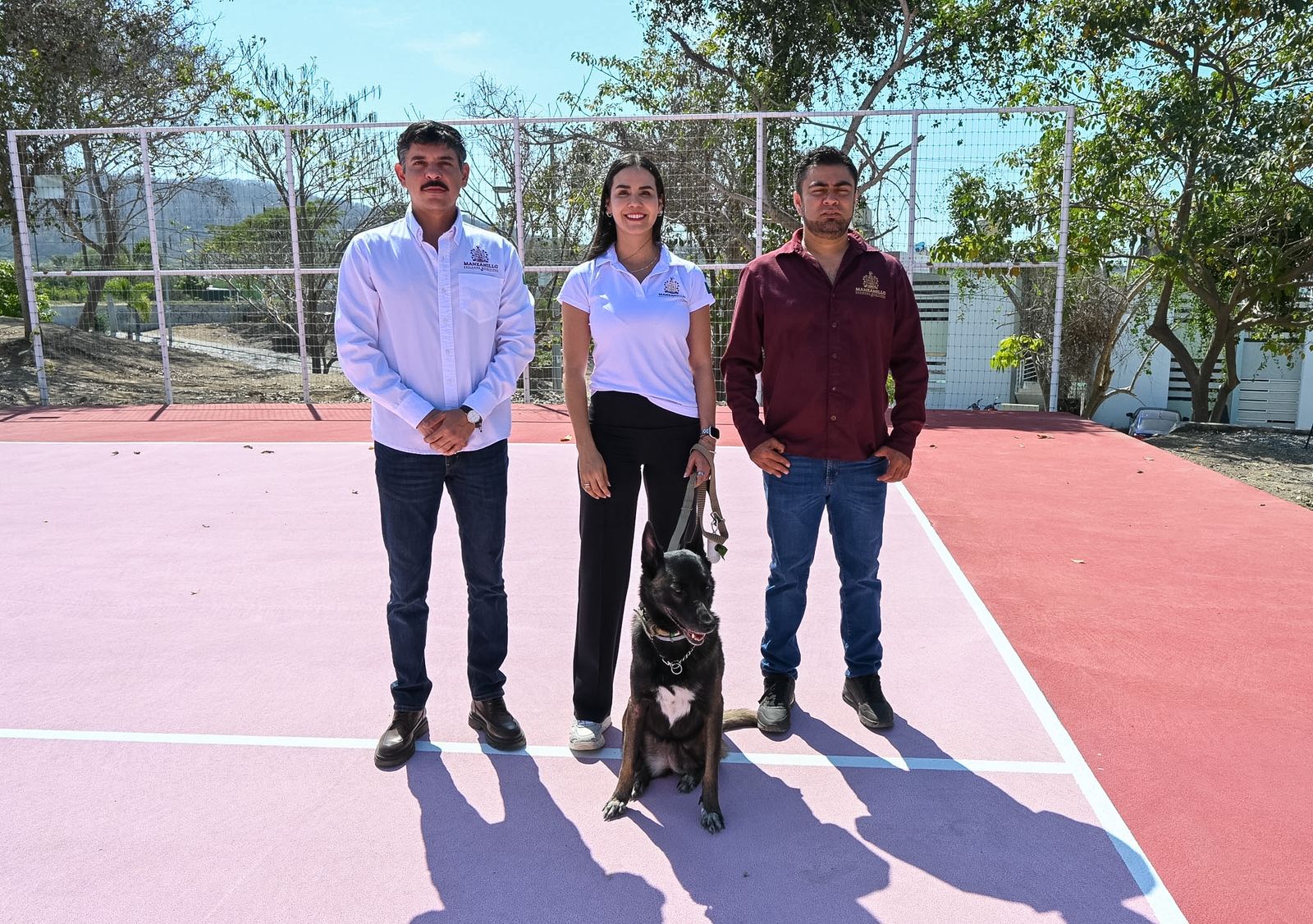 Presidenta Rosi Bayardo supervisa rehabilitación de canchas en Lomas del Carmen