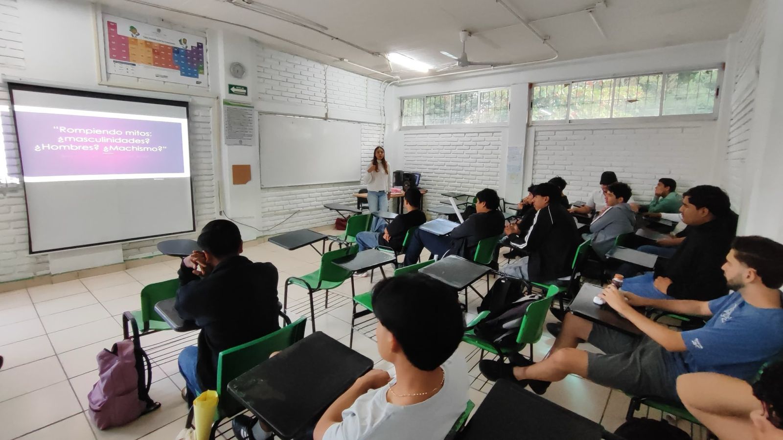 Realizan jornada por la igualdad de género y la construcción de paz en el Bachillerato 32 de Suchitlán