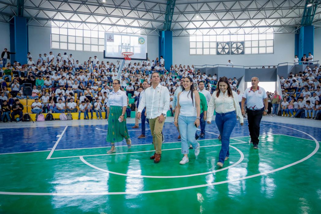 Estudiantes reciben renovado complejo polideportivo en el Campus Tecomán