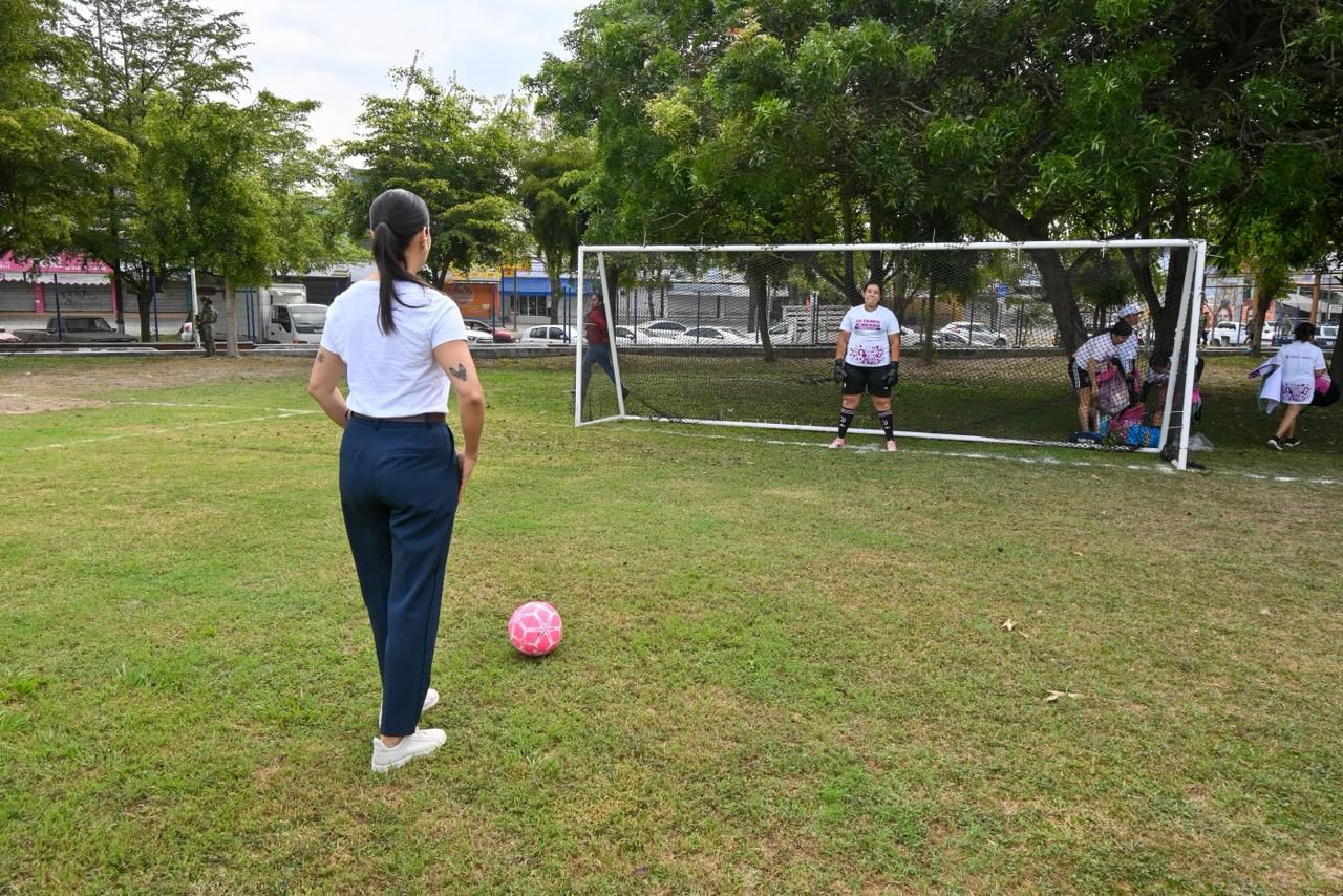Rosi Bayardo promueve el talento de las mujeres en torneo de futbol