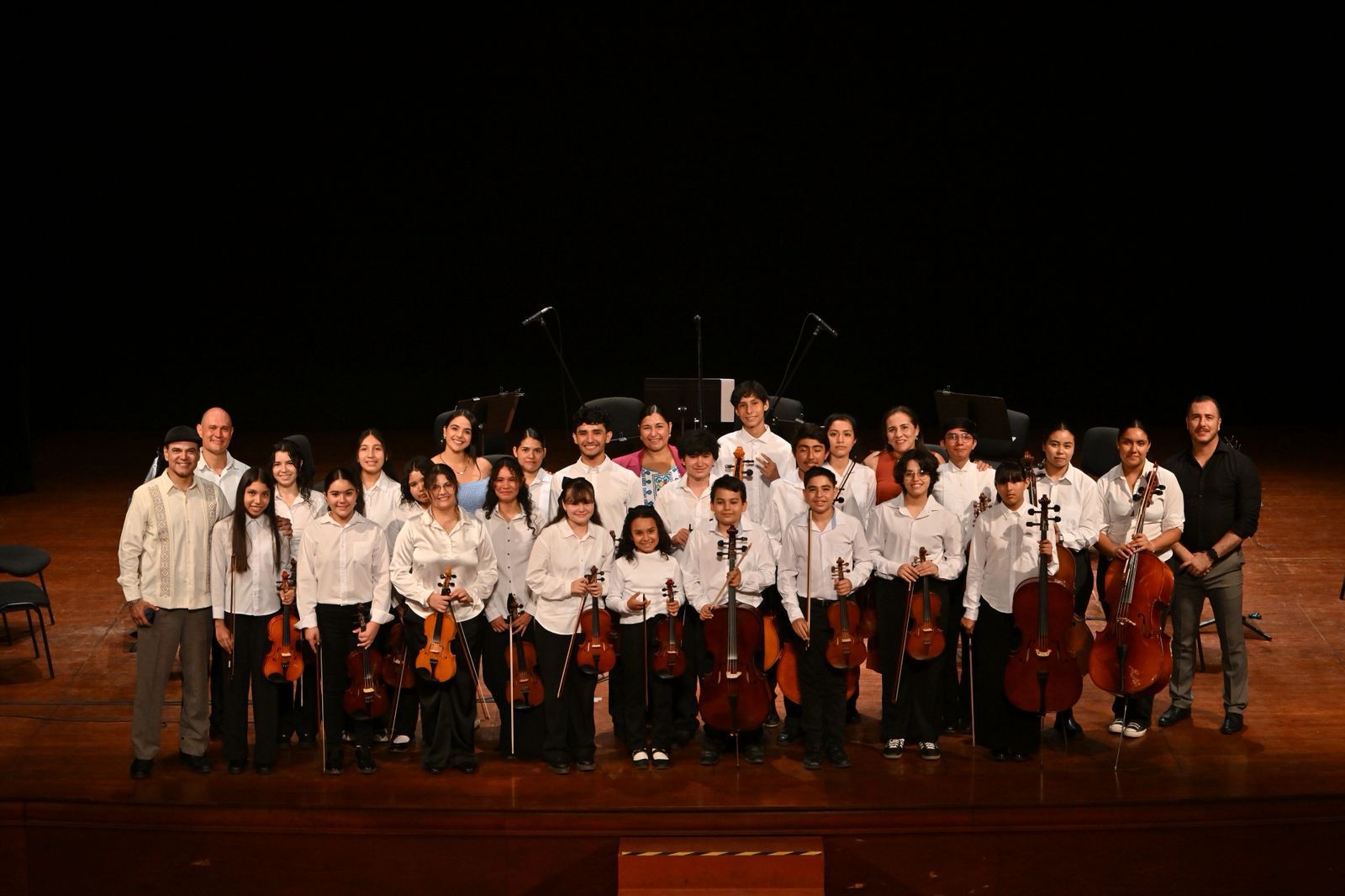 Gobierno de Indira Vizcaíno celebra a la niñez colimense con concierto especial en el teatro Hidalgo